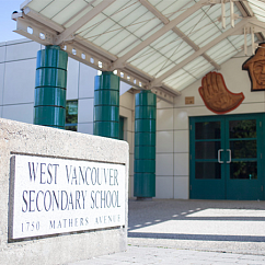 вход в школу West Vancouver School District